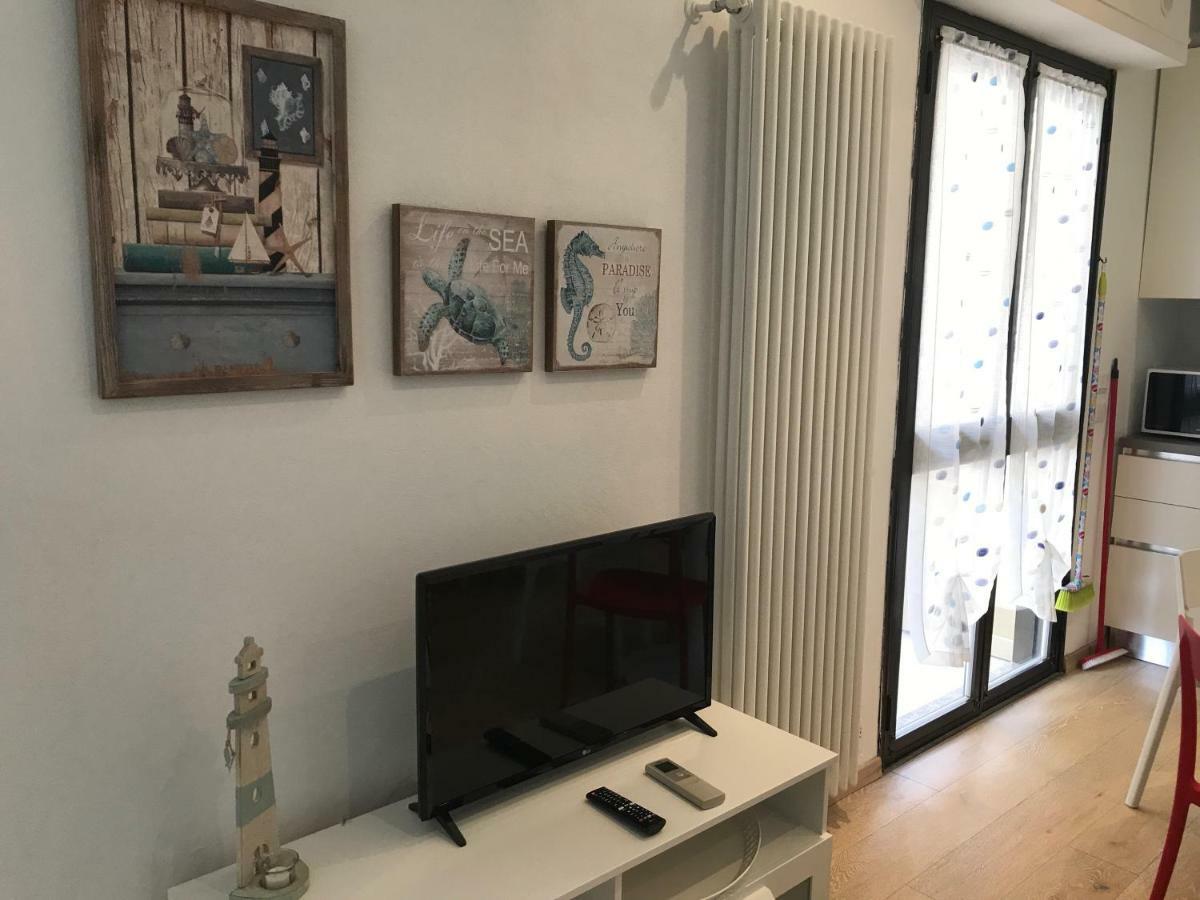 Casa Celeste Apartment Viareggio Bagian luar foto